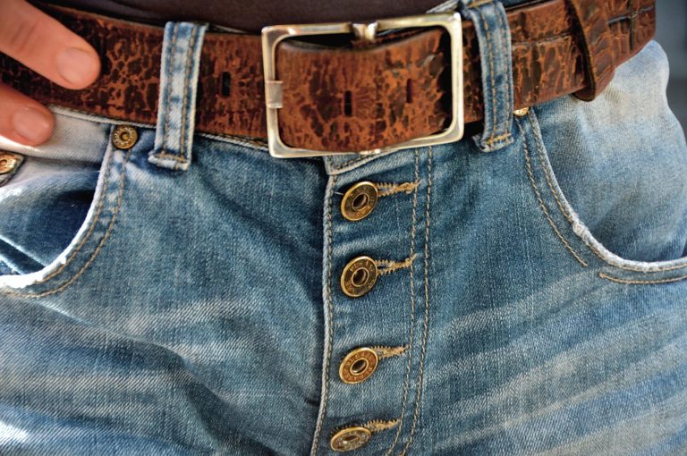 What are the Pros and Cons of Using Snap Buttons on Jeans?